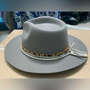 Gigi Pip LIMITED EDITION hat 12 - 57 s/m